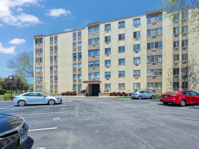 Condo for sale in Oak Lawn, Illinois