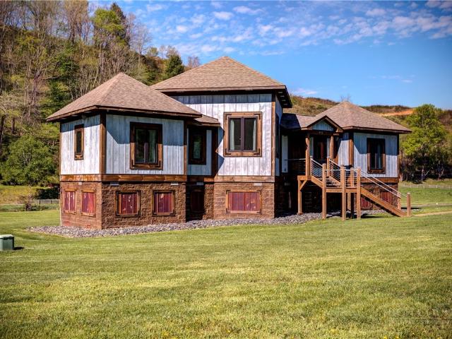 House for sale in Lansing, North Carolina