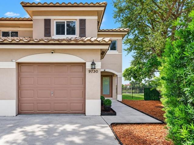 Townhouse for sale in Pembroke Pines, Florida