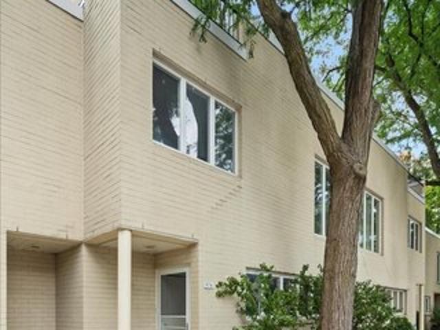 Townhouse for sale in Chicago Park, Illinois