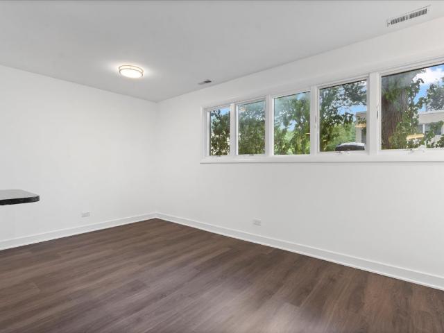 Townhouse for sale in Chicago Park, Illinois