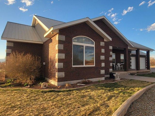 House for sale in Lapoint, Utah