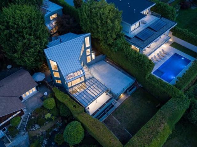 House for sale in Fulton Ave (EB) at 14th St, West Vancouver