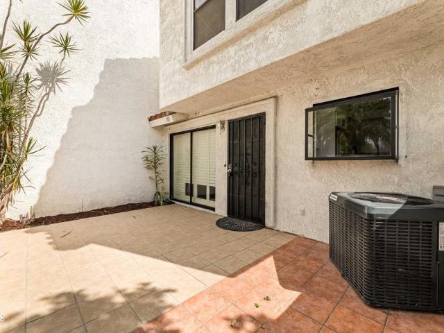 Townhouse for sale in Santa Fe Springs, California