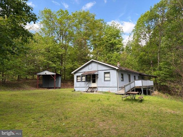 House for sale in Three Springs, Pennsylvania