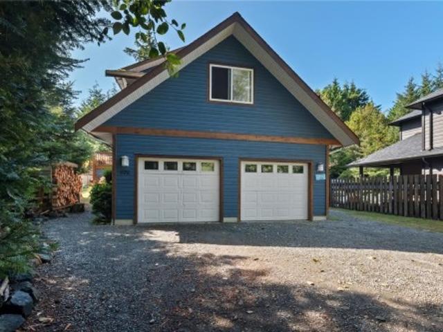 House for sale in Clayoquot, British Columbia