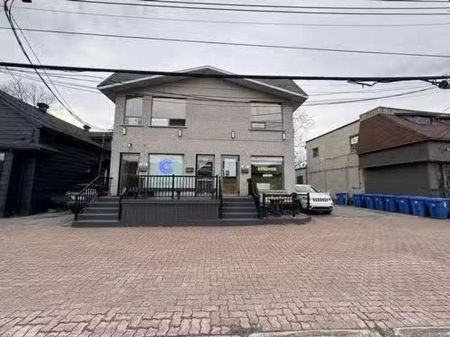 House for sale in Pointe-claire House for sale in Pointe-claire