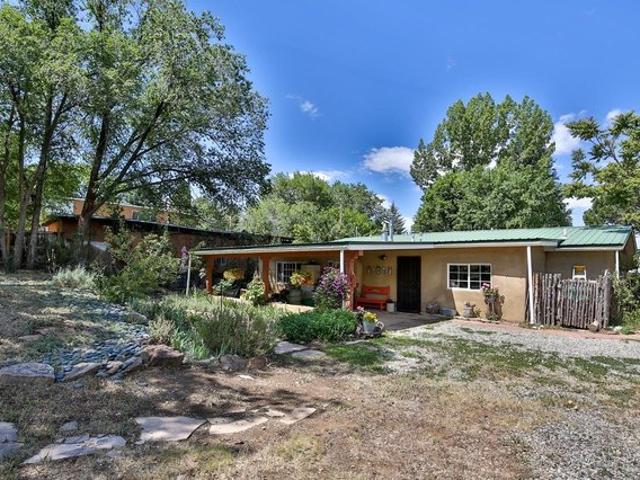 House for sale in Arroyo Hondo, New Mexico