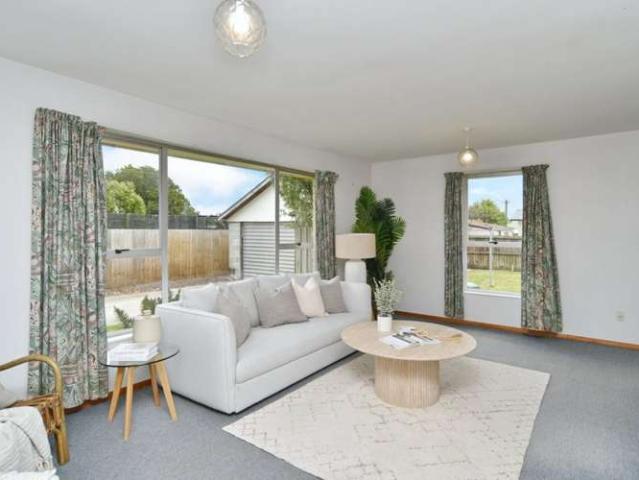 Property for sale in Chaslands, Canterbury
