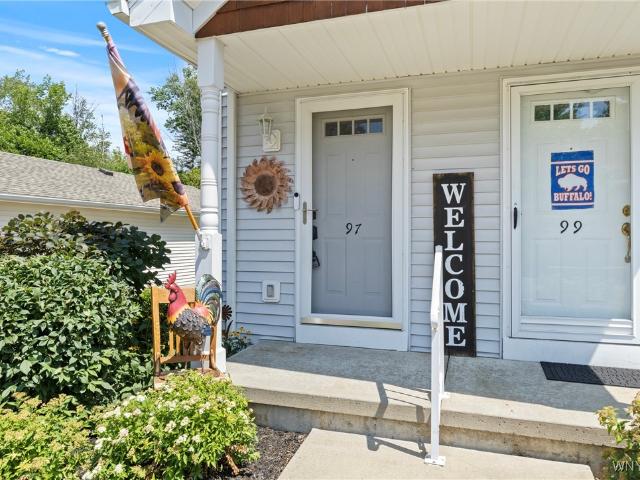Condo for sale in Lancaster