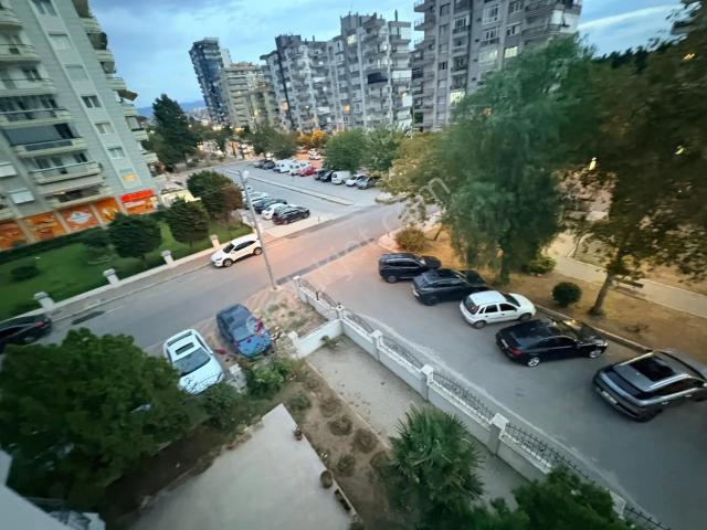 Yeni Girne, Bayraklı içerisinde kiralık mülk
