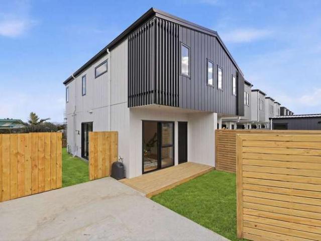 Townhouse for sale in Paremoremo
