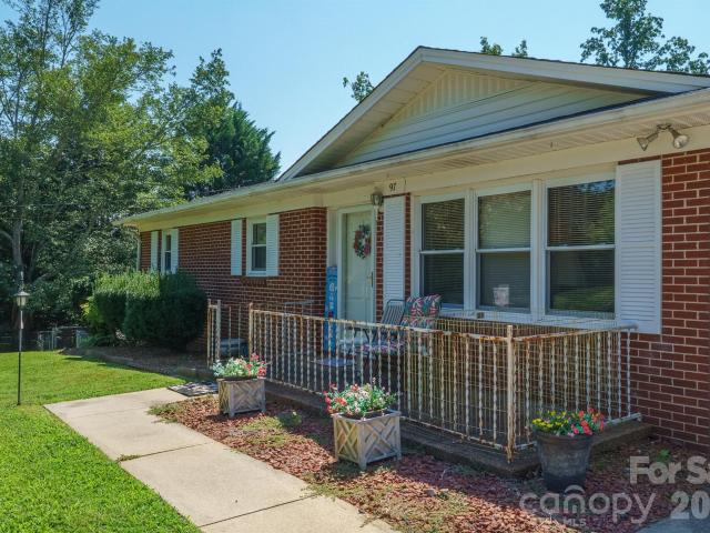 House for sale in Hiddenite, North Carolina