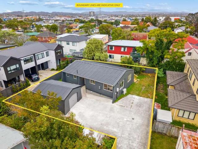 House for sale in Avondale