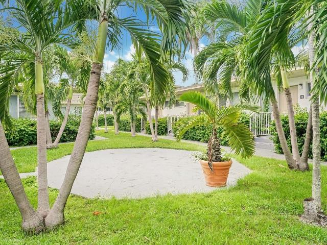 Apartment for rent in Surfside, Florida