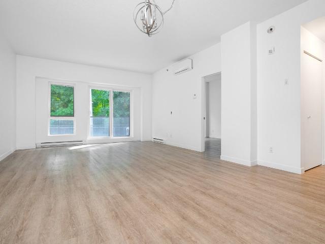 Apartment for rent in Dollard-des-ormeaux, Quebec