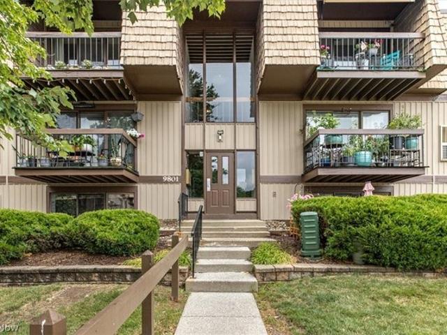 Condo for sale in Hinckley, Ohio