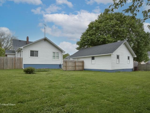 House for sale in Mchenry, Illinois