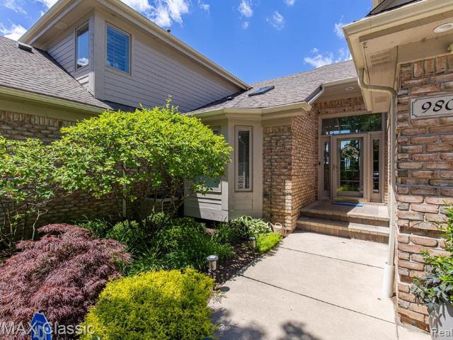 Condo for sale in Waterford, Michigan
