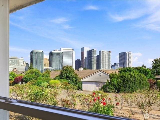 House for sale in Vuecrest, Bellevue