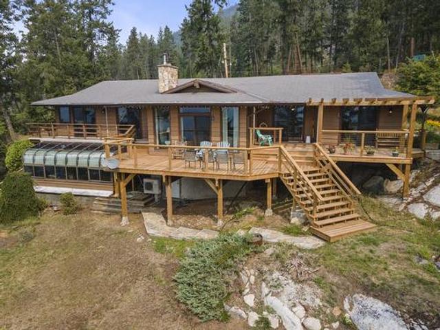 House for sale in Sirdar, British Columbia