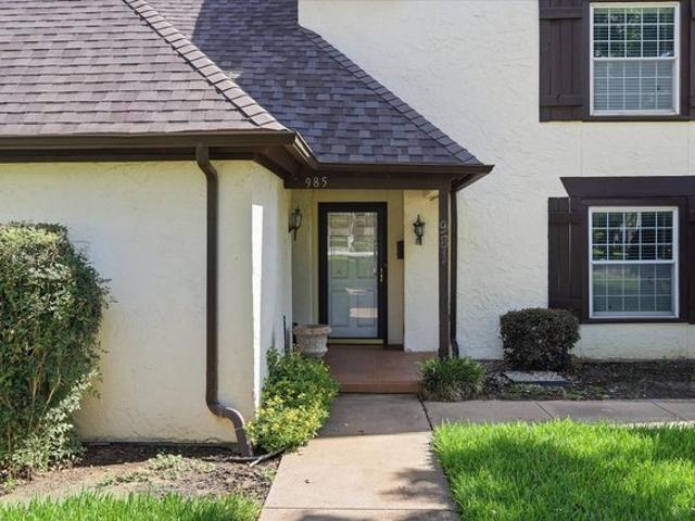 Townhouse for sale in Bedford, Texas