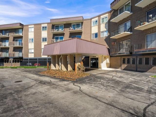 Condo for sale in Oak Lawn, Illinois