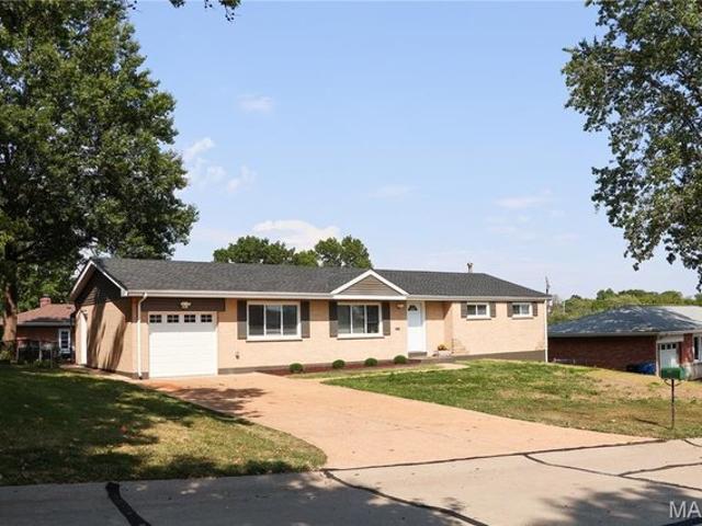House for sale in Saxon Manor, Affton