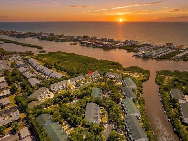 Townhouse for sale in Seminole, Florida