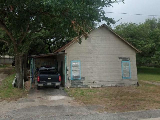 House for sale in Staples, Texas