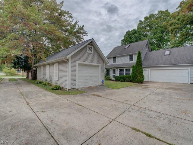 House for sale in Olmsted Falls, Cuyahoga County