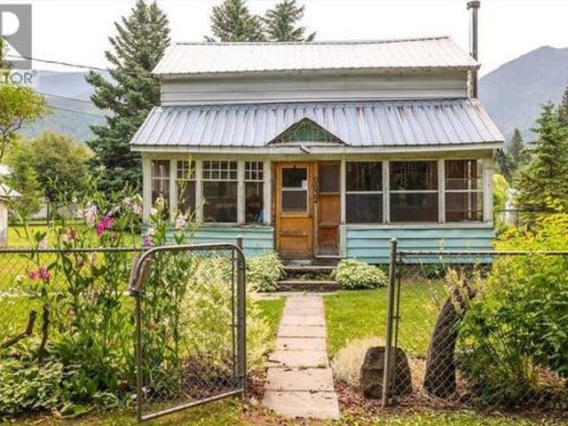 House for sale in Hosmer, British Columbia