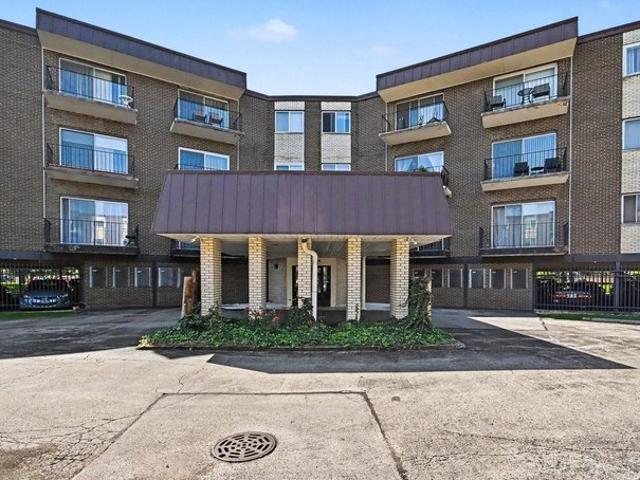 Condo for sale in Oak Lawn, Illinois