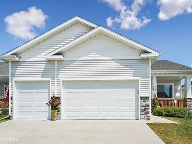 Townhouse for sale in Johnston, Iowa