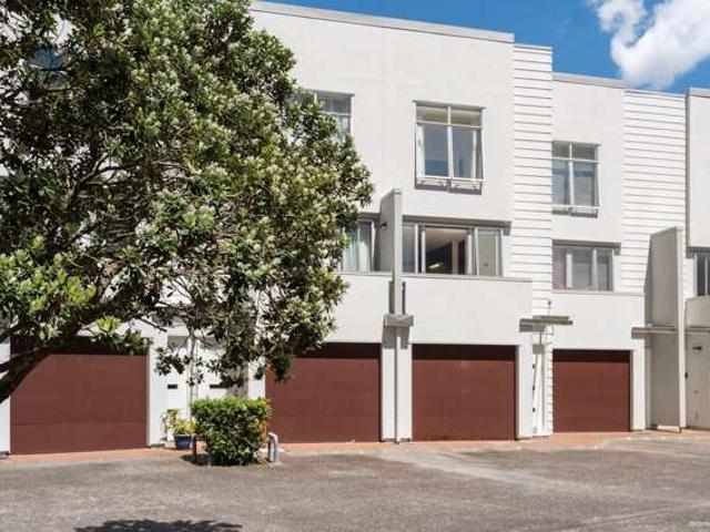 Townhouse for sale in Three Kings