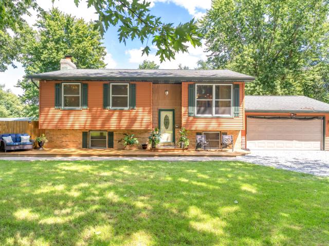 House for sale in Demotte, Indiana