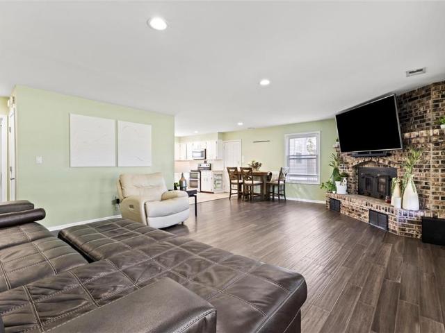 House for sale in Peculiar, Missouri