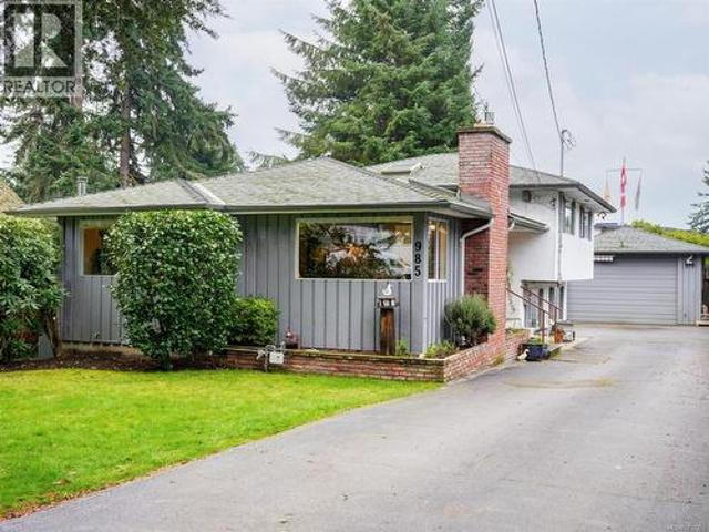 House for sale in Saanich, British Columbia