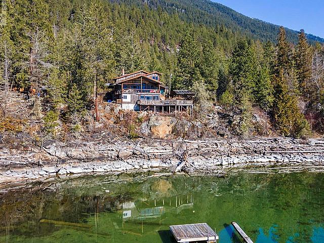 House for sale in Sirdar, British Columbia
