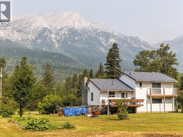 House for sale in Hosmer, British Columbia