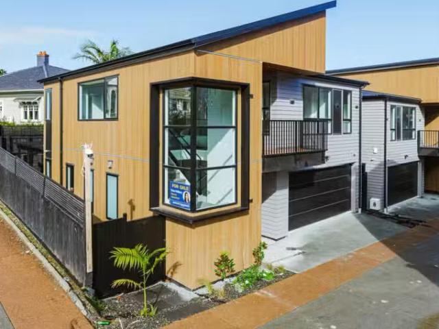 House for sale in Auckland, Oroua County