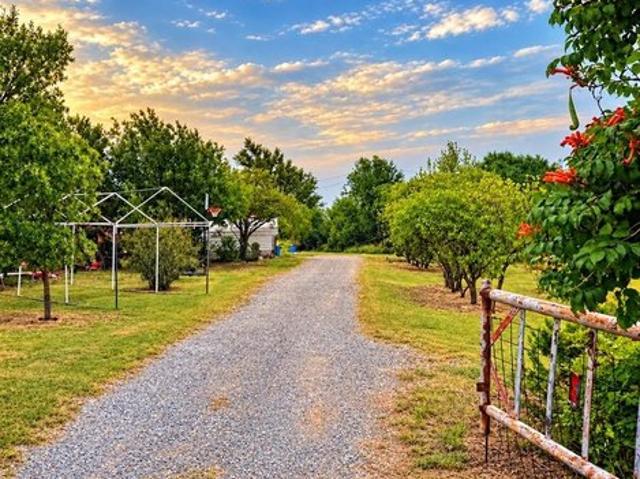 House for sale in Arapaho, Custer County
