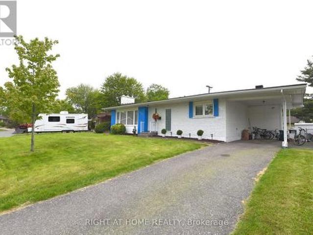 House for sale in Urbandale Acres, Ottawa