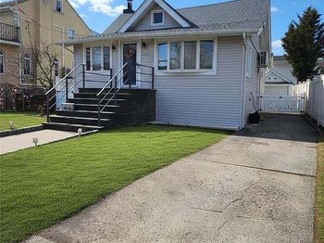 House for sale in Queens, Arverne