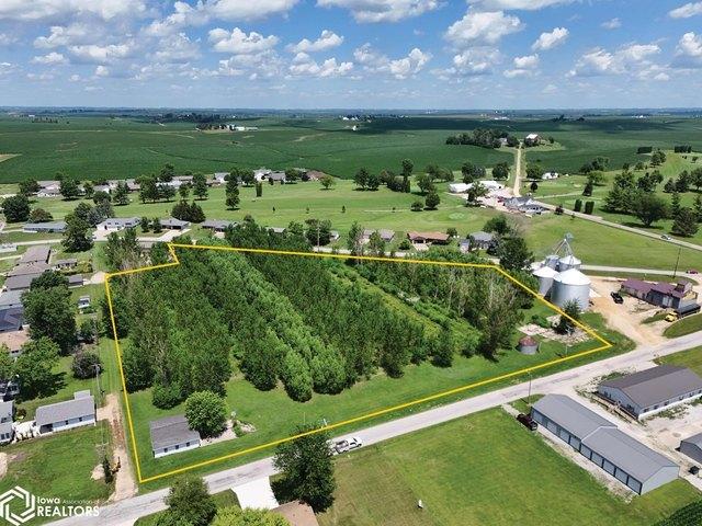 Land for sale in Cedar, Iowa