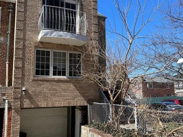 House for sale in Queens, Arverne