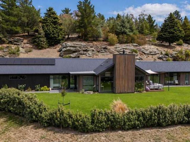House for sale in Otakou