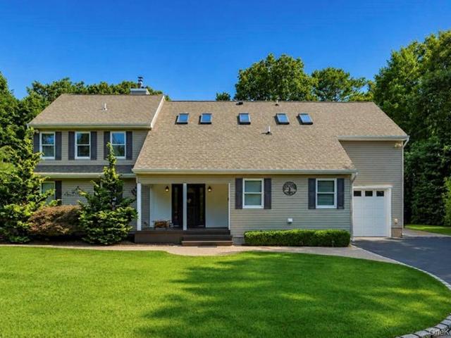 House for sale in Miller Place, New York