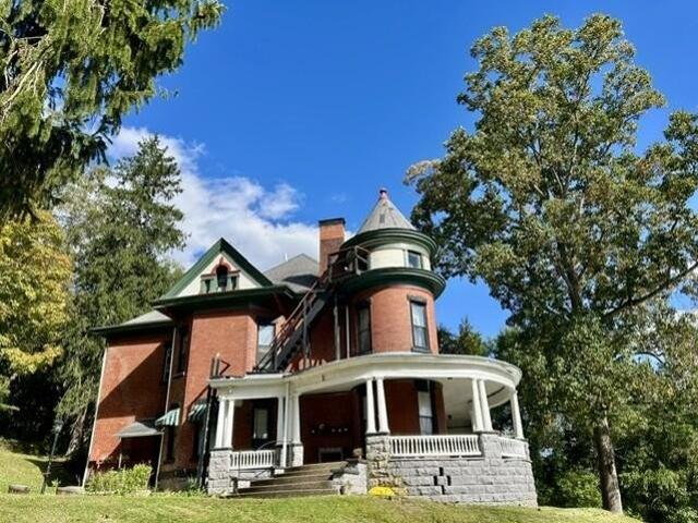 House for sale in Wheeling, Ohio County