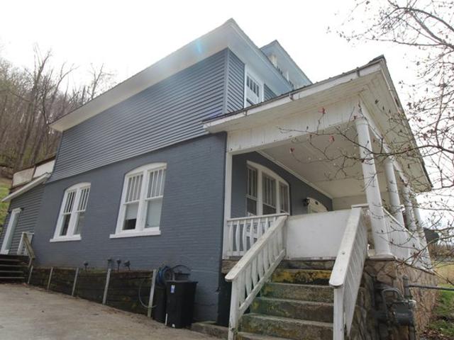House for sale in Hinton, West Virginia